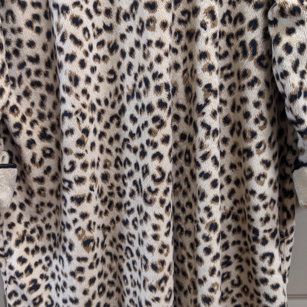 Stan Herman Leopard Print Robe - Picture 13 of 16